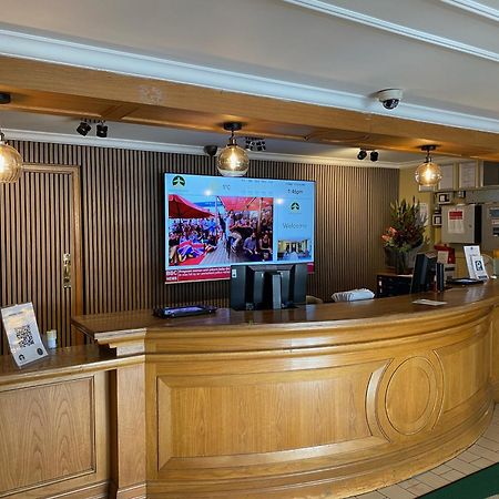 Airport Inn & Spa Manchester Wilmslow Bagian luar foto