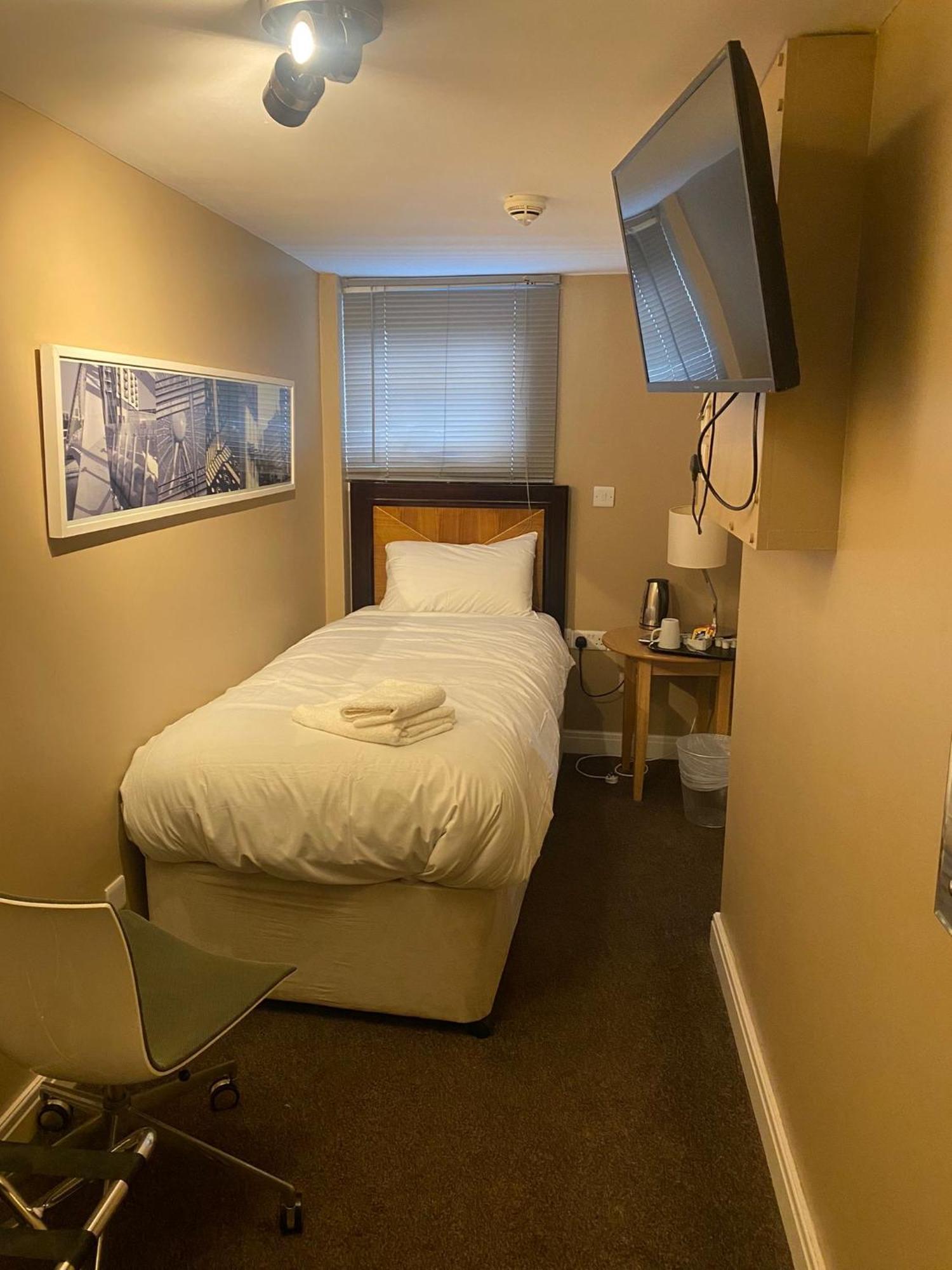Airport Inn & Spa Manchester Wilmslow Bagian luar foto