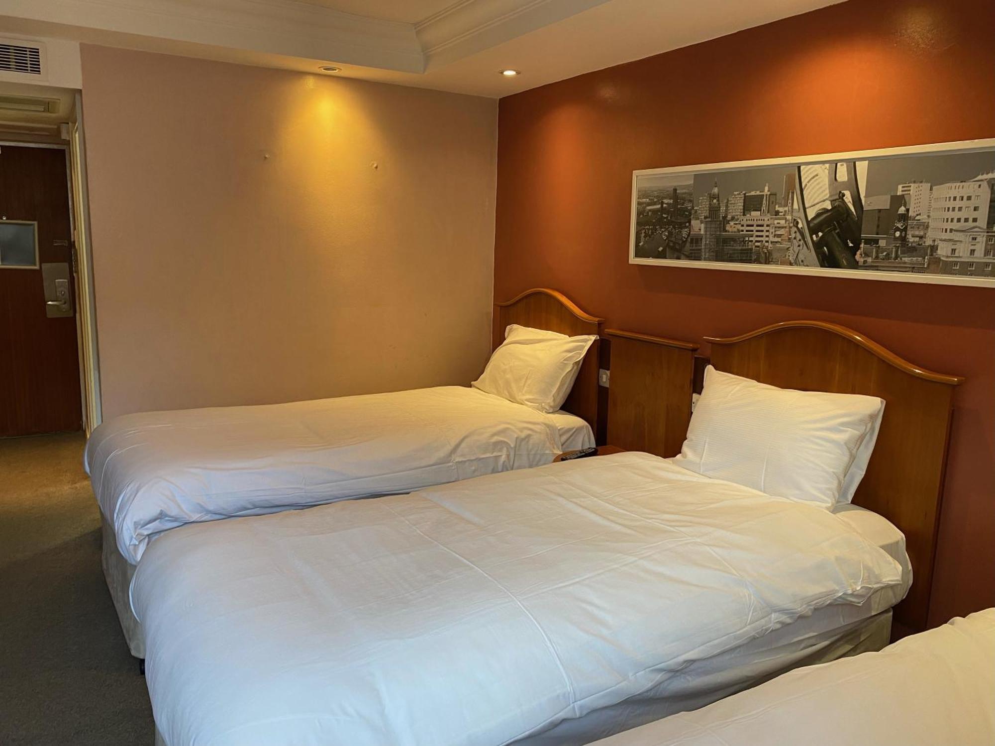 Airport Inn & Spa Manchester Wilmslow Bagian luar foto