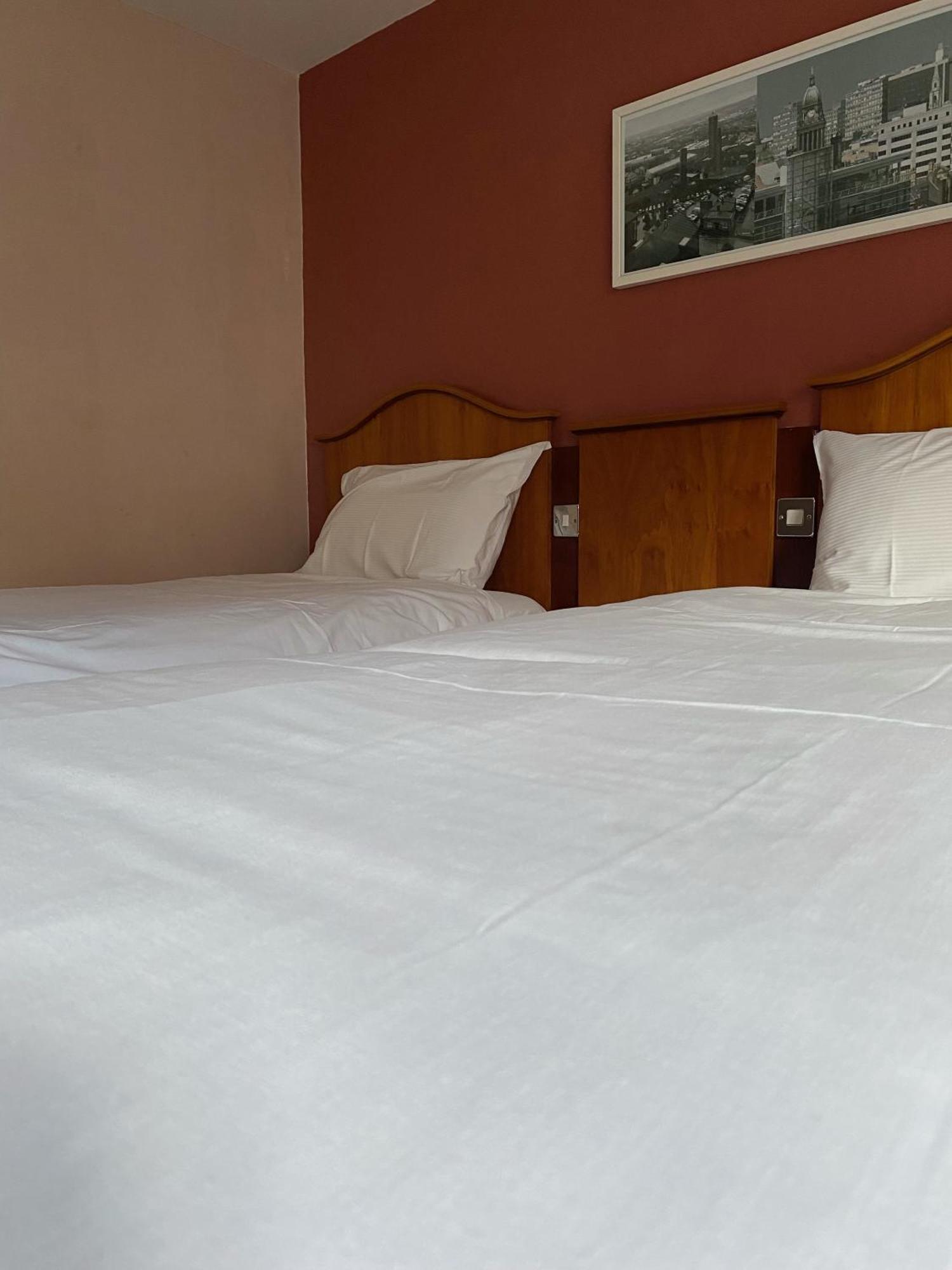 Airport Inn & Spa Manchester Wilmslow Bagian luar foto