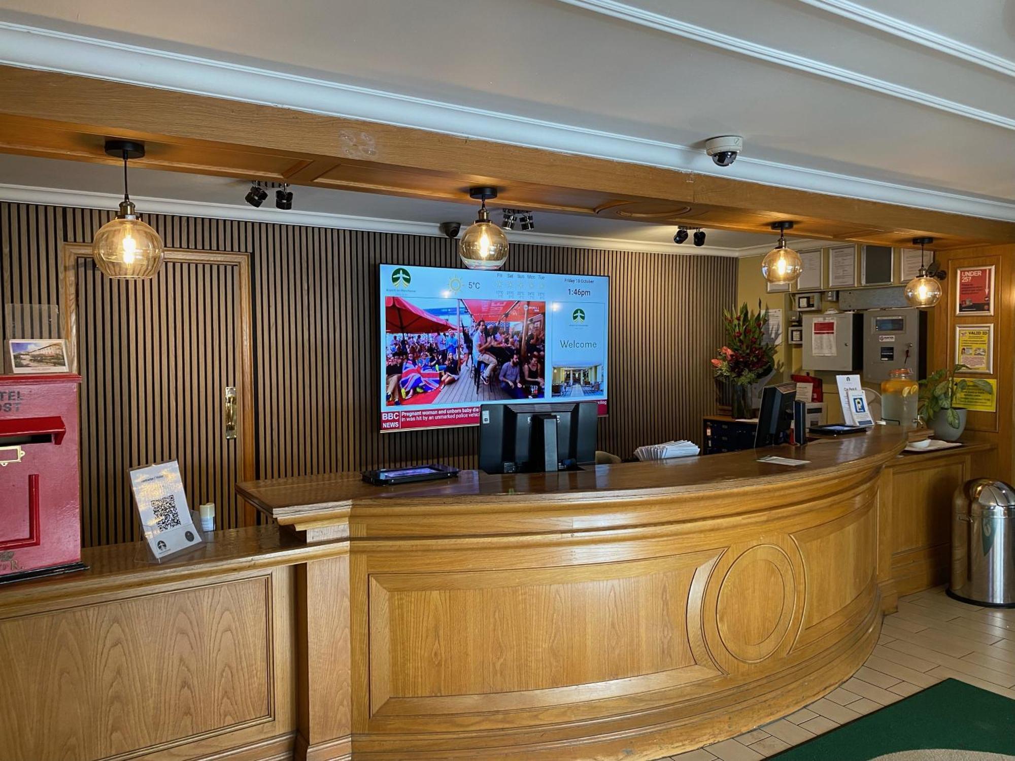 Airport Inn & Spa Manchester Wilmslow Bagian luar foto