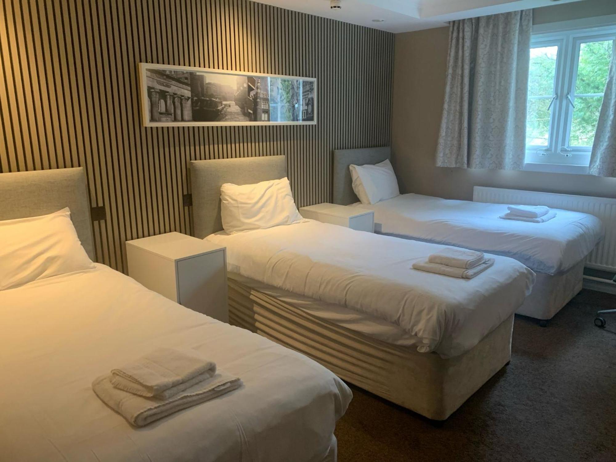 Airport Inn & Spa Manchester Wilmslow Bagian luar foto